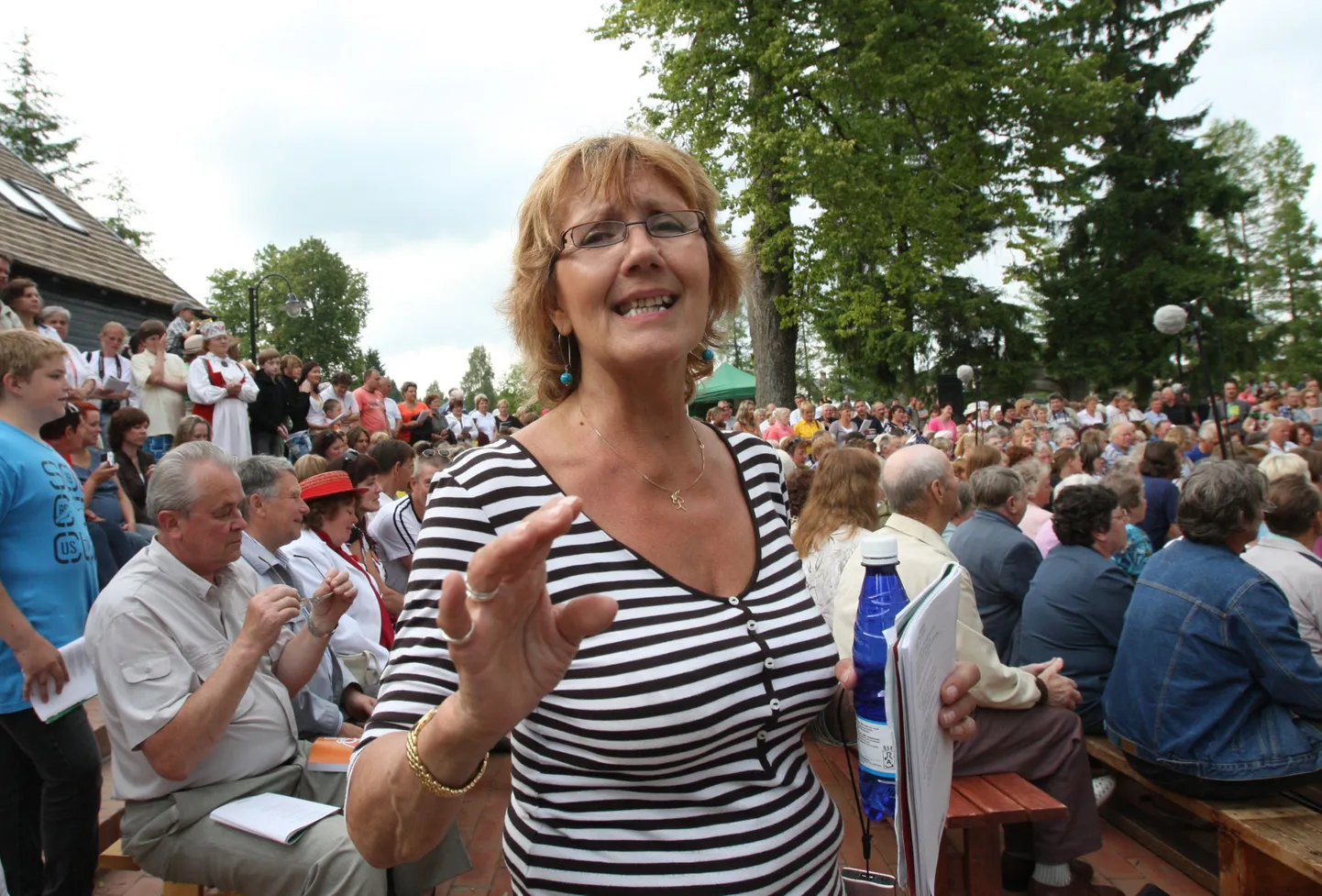 Reet Linna juunis telesaate lindistusel Avinurmes
