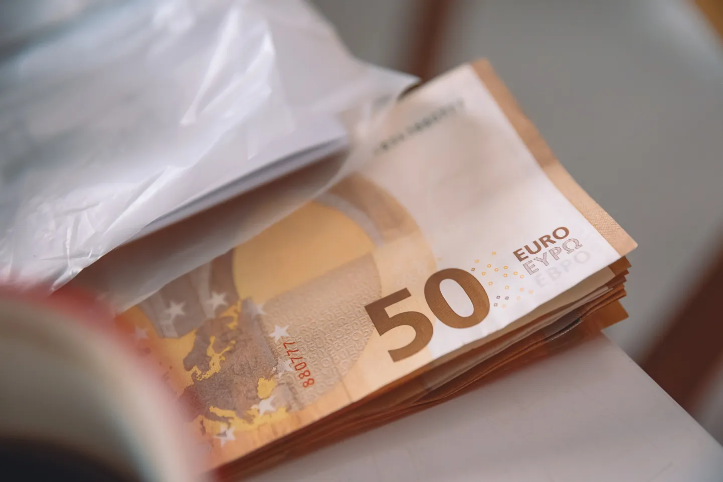 Ida-Virumaa elanikud on petturile loovutanud kümneid tuhandeid eurosid.