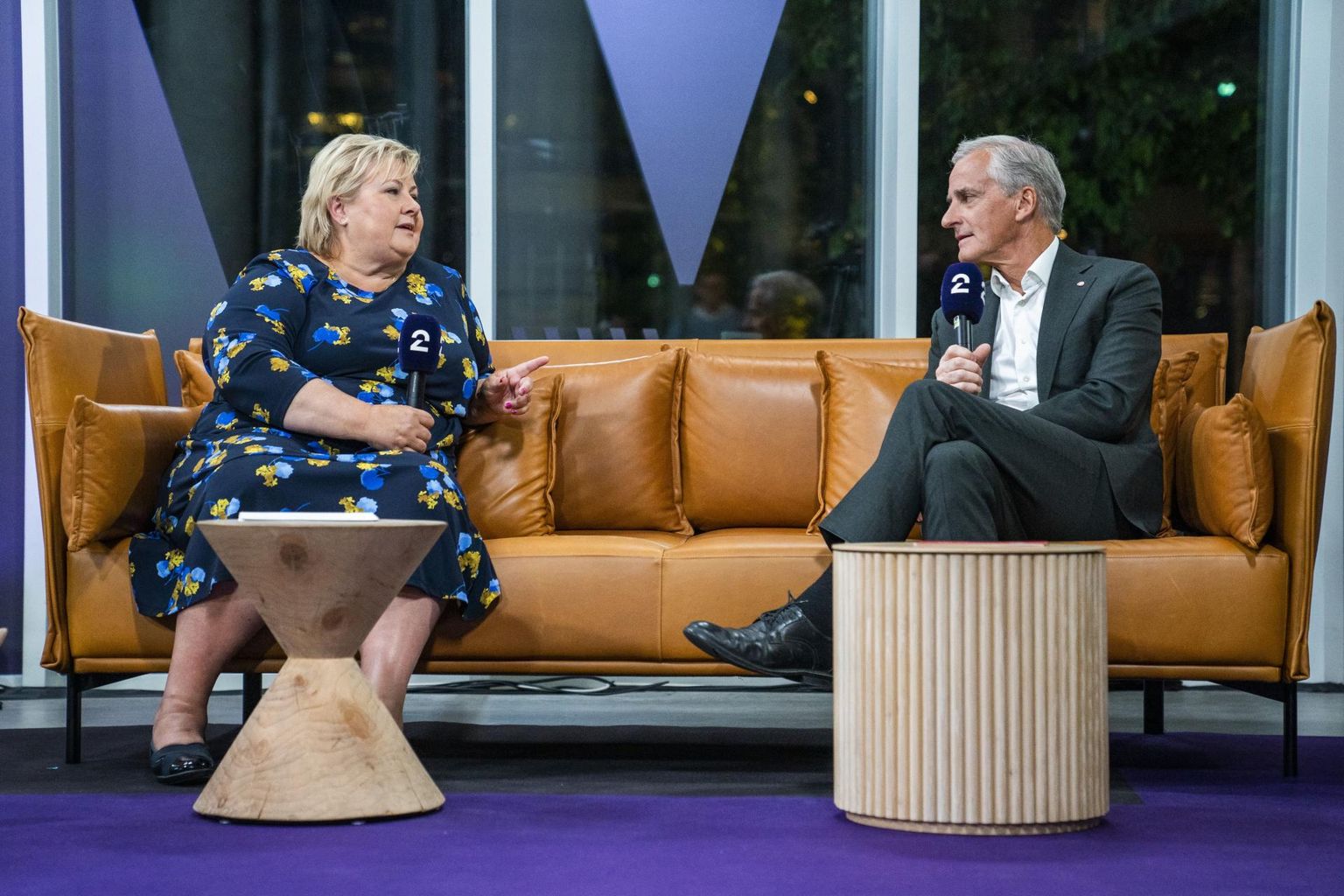 Norra peaminister ja konservatiivide liider Erna Solberg ning Tööpartei juht Jonas Gahr Støre TV2 teledebatis. 