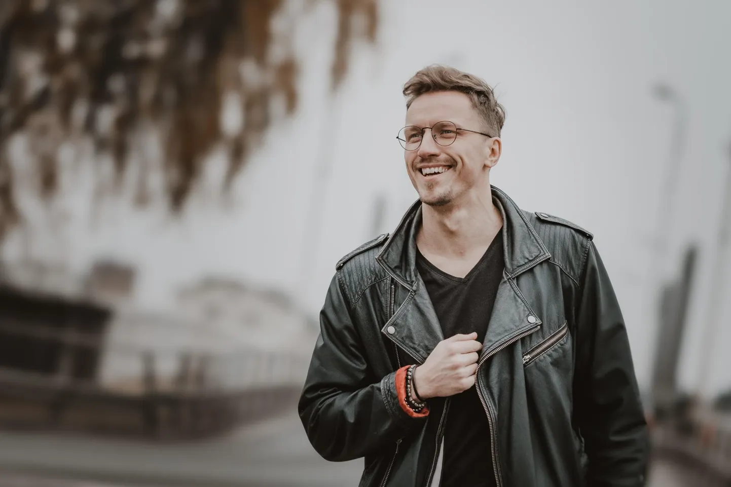 Rolf Roosalu (pildil) seob Tiit Kikasega advendiajal ühte heli ja valguse.