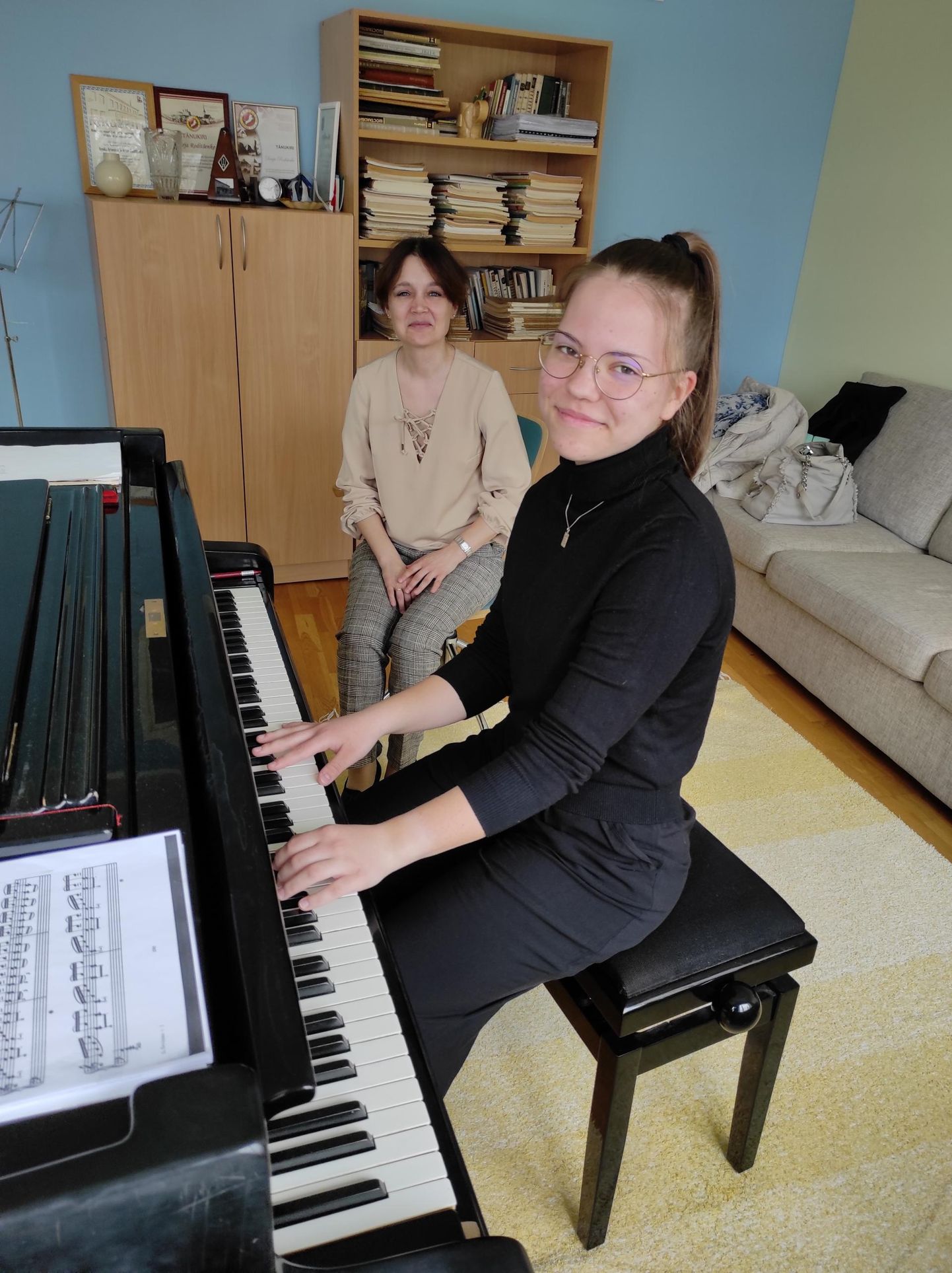 Darja Roditšenko juhendamisel klaveri(muusika) hingeelu avastanud Annika Aruvainu on jõudnud rahvusvahelise tunnustuseni.