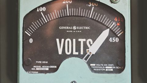 VANAD STANDARDID MUUSEUMISSE? ⟩ Selle uue meetodiga saab sama masinaga mõõta pinget, voolu ja takistust