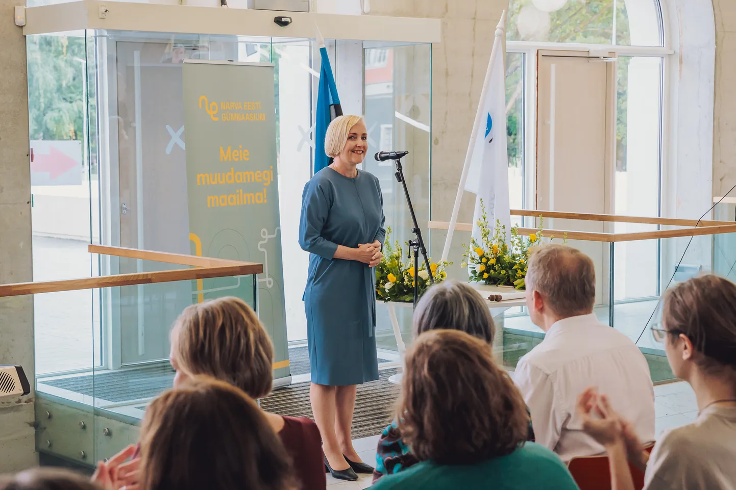 Kristina Kallas leiab, et kvalifikatsioonile vastavaid õpetajaid ja tugispetsialiste on võimalik Narva koolidesse leida küll, kuid selleks peab koolipidaja rohkem vaeva nägema.
