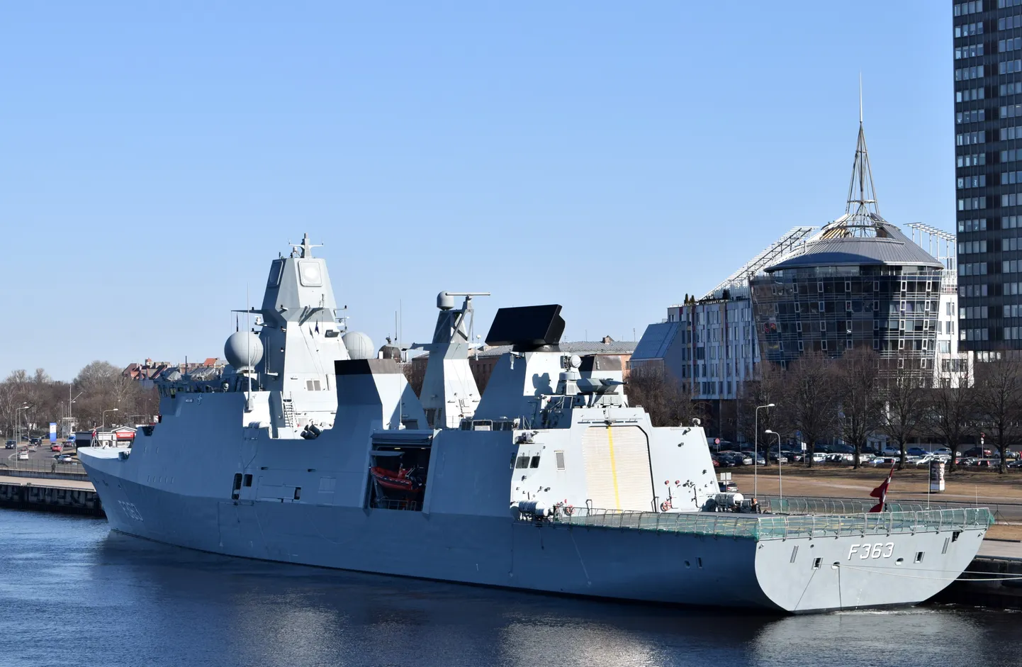 Baltijas jūrā izvietotās NATO 1. pastāvīgās jūras spēku grupas karakuģi Rīgas Pasažieru ostas kuģu piestātnē.