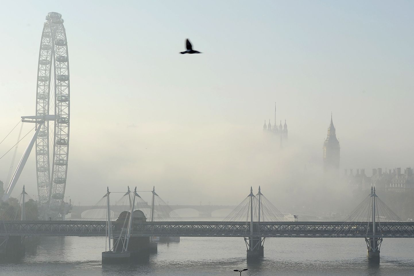 Tihe udu Londoni kohal 20. novembril.