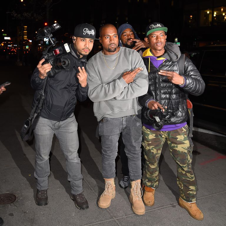 Kanye West (keskel). BuzzFoto