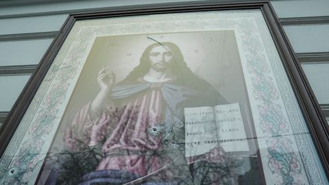 Kijivas vēsturiskajā centrā trāpījusi Krievijas raidīta ballistiskā raķete