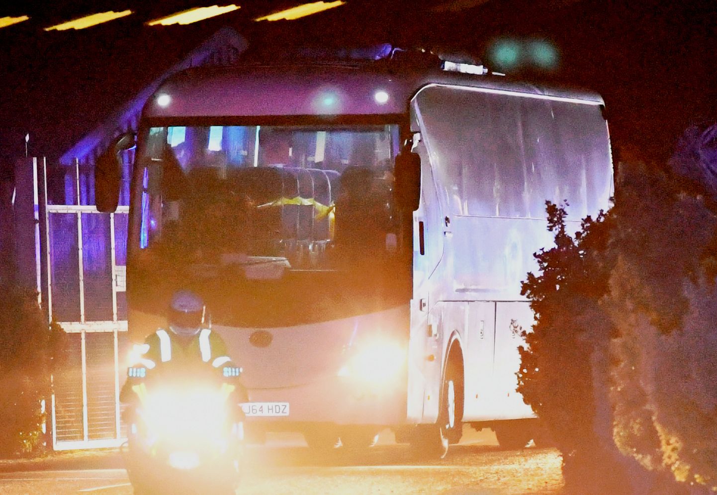 Bussid Briti Brize Nortoni õhujõudude baasis Oxfordshire'is, kuhu saabusid Hiinast Wuhanist evakueeritud britid, kes transporditi haiglasse karantiini
