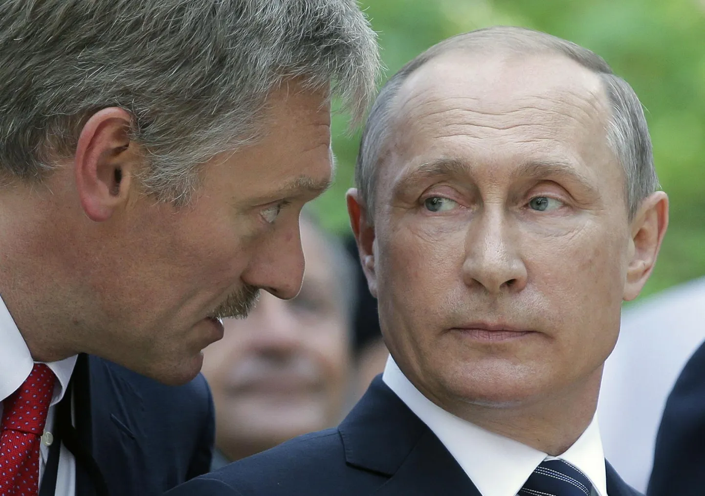 Presidendi pressiesindaja Dmitri Peskov (vasakul) ütles eile Postimehele, et Vladimir Putin tahab Kersti Kaljulaidile anda sõnumi, et julgeoleku seisukohalt pole Eestil ida poolt midagi karta.