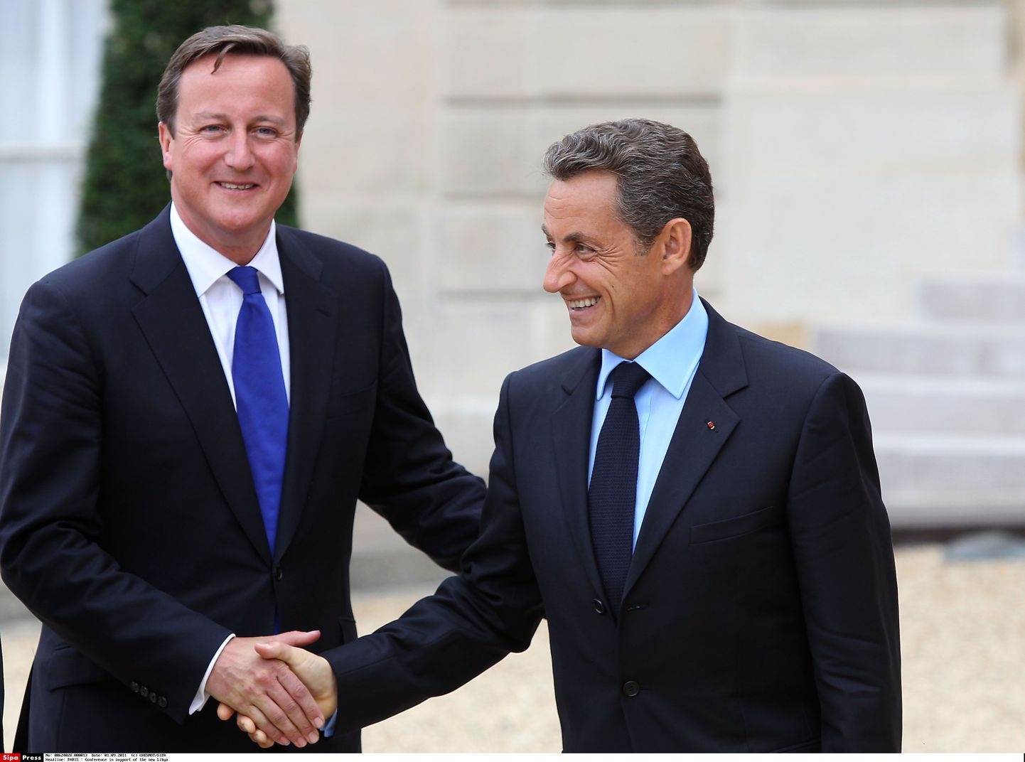Дэвид Кэмерон и Николя Саркози в сентябре в Елисейском дворце.