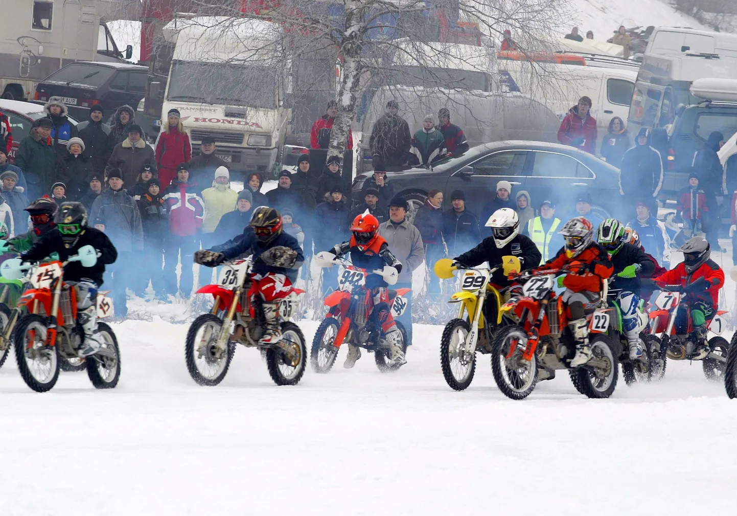 SAKALA01:JÄÄRADA: VILJANDI, EESTI, 08JAN06
SPORT. JÄÄRADA. JÄÄRAJASÕIT PAALA JÄRVEL.
er/ Foto ELMO RIIG/ SAKALA