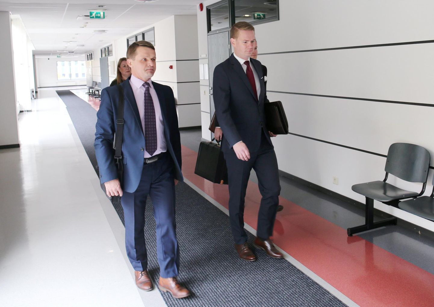 Valvo Semilarski (vasakul) ja tema kaitsja Oliver Nääs on veendunud, et kohus peaks prokurör Margus Grossi Semilarski asja arutamiselt taandama.