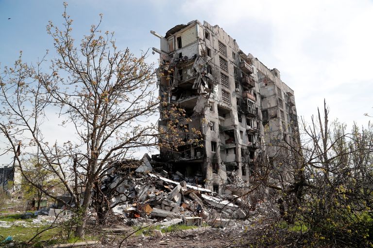 Ukraina sadamalinnas Mariupolis on umbes 90 protsenti hoonetest hävinud. Foto on tehtud 5. mail 2022