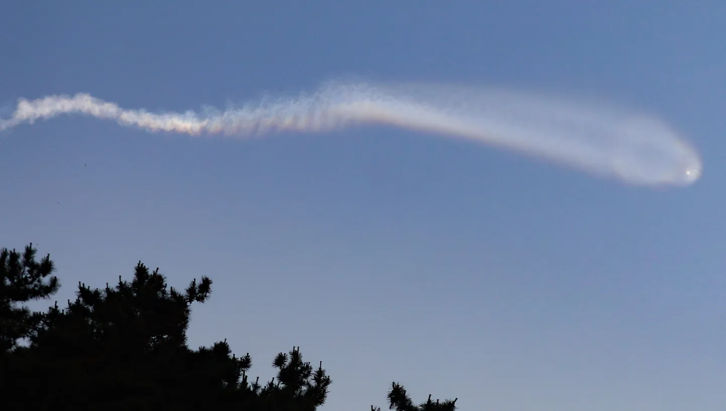 Põhja-Korea tulistas merre ballistilise raketi. Foto on tehtud Yeonpyeongi saarelt Lõuna-Koreast.