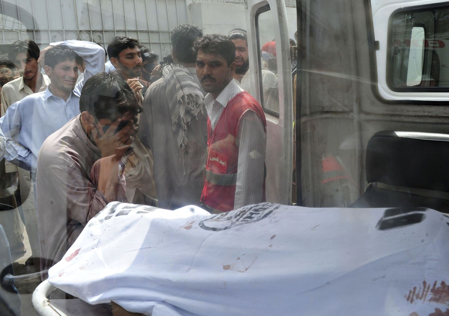 Mõrvalaine Karachis on viimaste päevadega nõudnud 39 elu.
