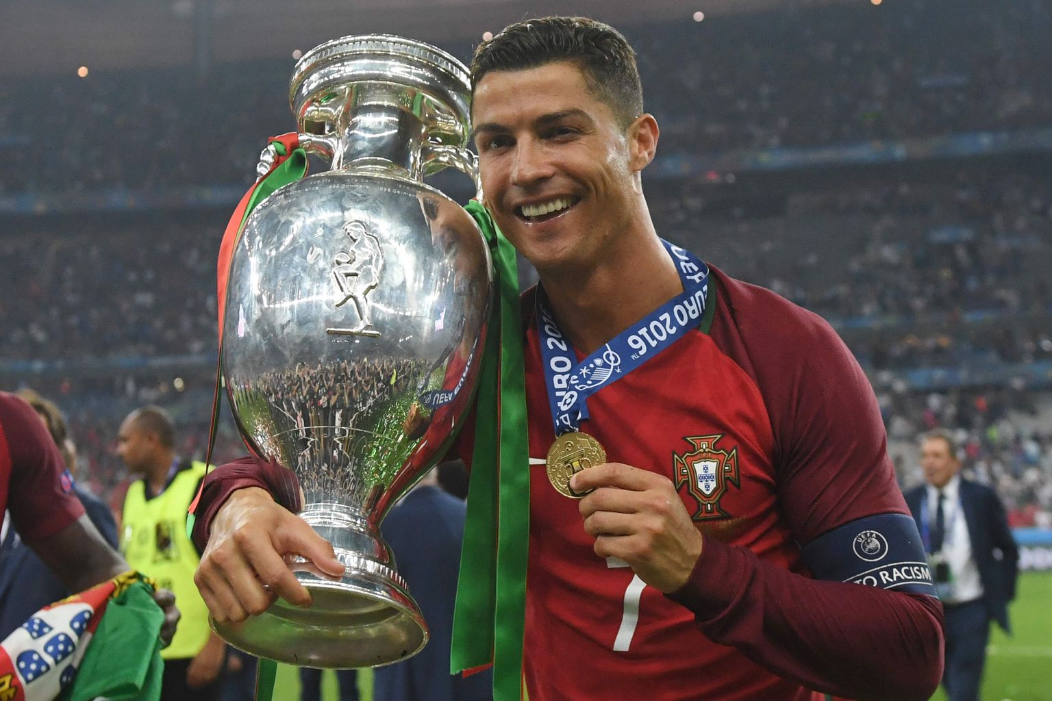 Cristiano Ronaldo võitis 2016. aastal nii Euroopa klubi- kui ka koondistejalgpalli ihaldatuima karika.
