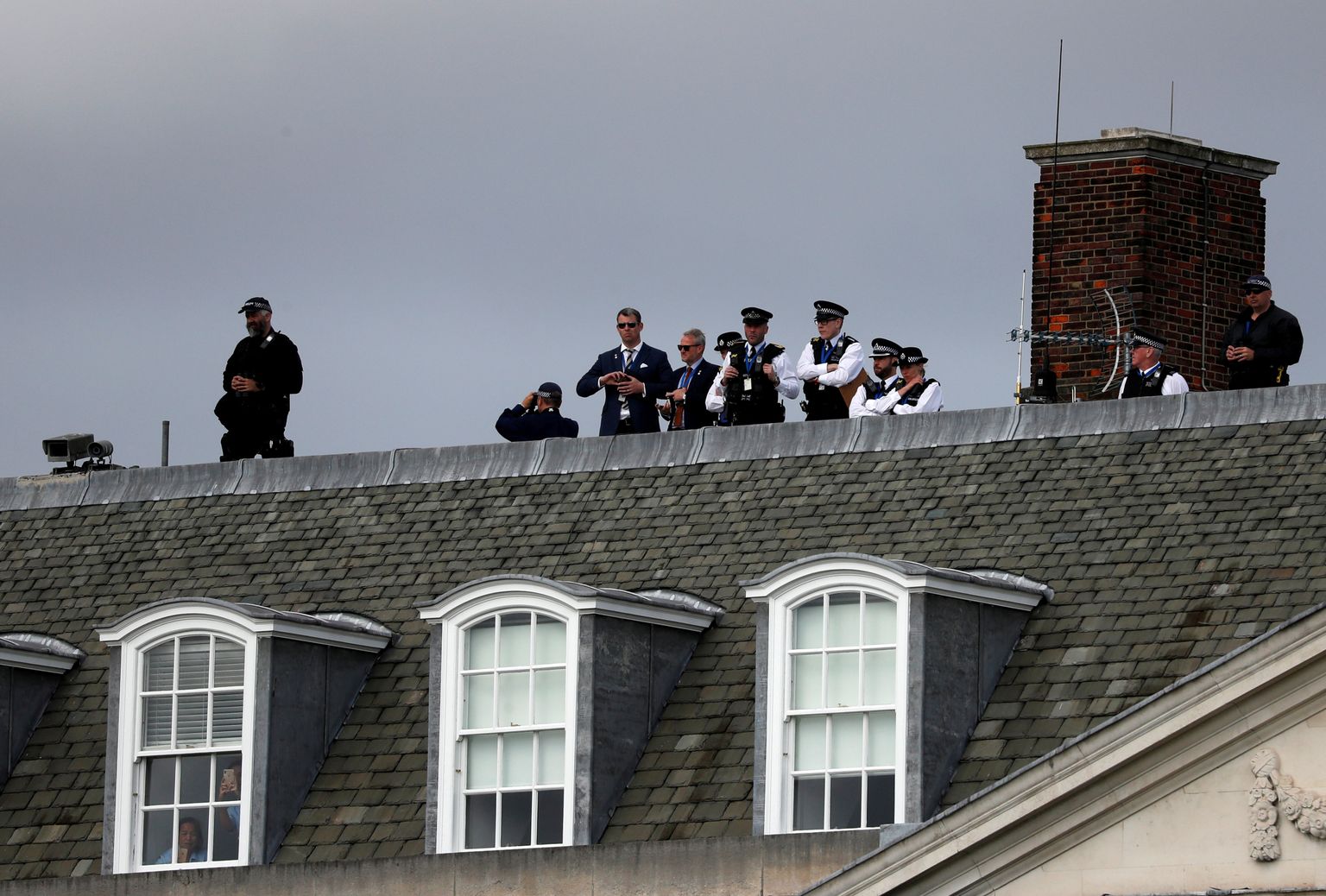 Резиденция Дональда и Мелании Трамп в США. Снайперы на крыше. Снимок иллюстративный и не связан со случившемся в Таллинне.