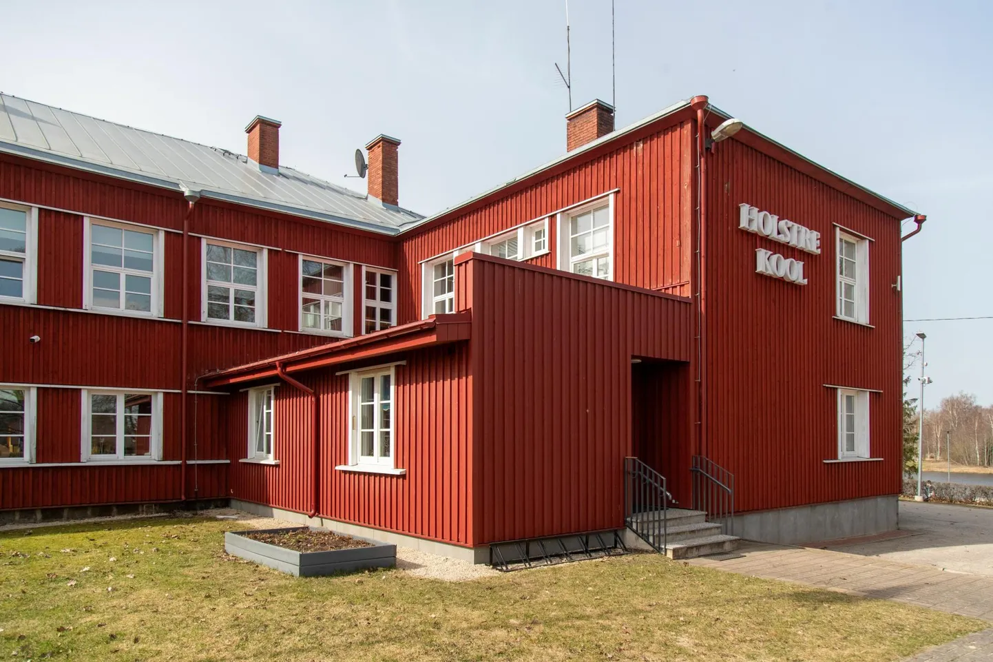 Viljandi vald loodab leida inimese, kes asuks uuest õppeaastast Holstre kooli poole kohaga juhtima.