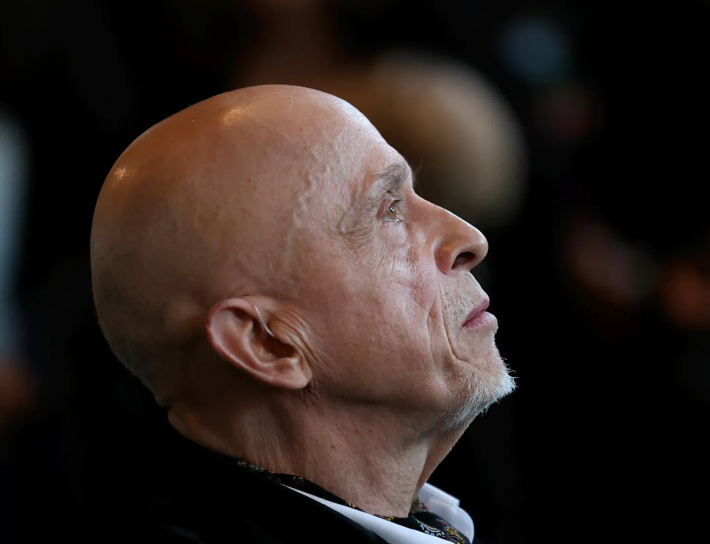 16.10.2023 Kirjanik Mihkel Mutt oma raamatu «Liblikas, kes lendas liiga lähedale. Mati Unt ja tema aeg» esitlusel Vanemuise väikse maja ovaalsaalis.