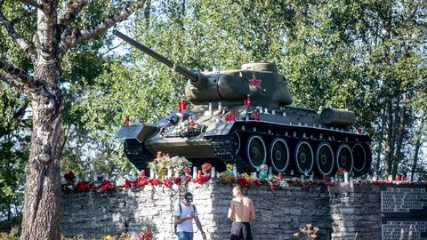У защитников нарвского танка-памятника аннулировали разрешение на ношение оружия