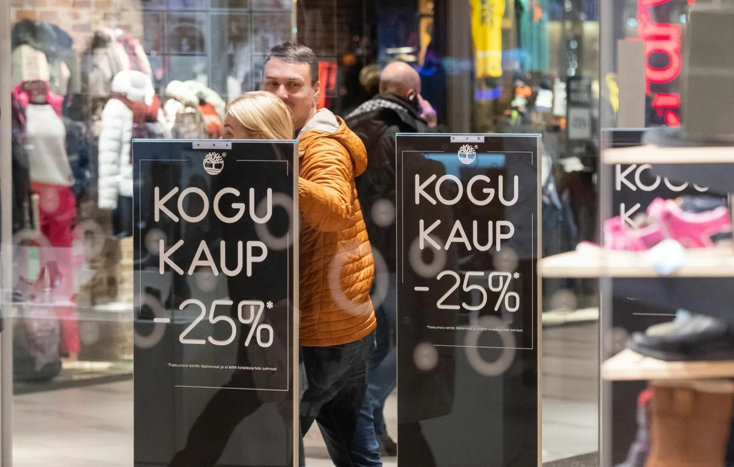 Säästude ja pensioniraha toel peetud ostupidu on seks korraks läbi ja nüüd tuleb püksirihma pingutada.