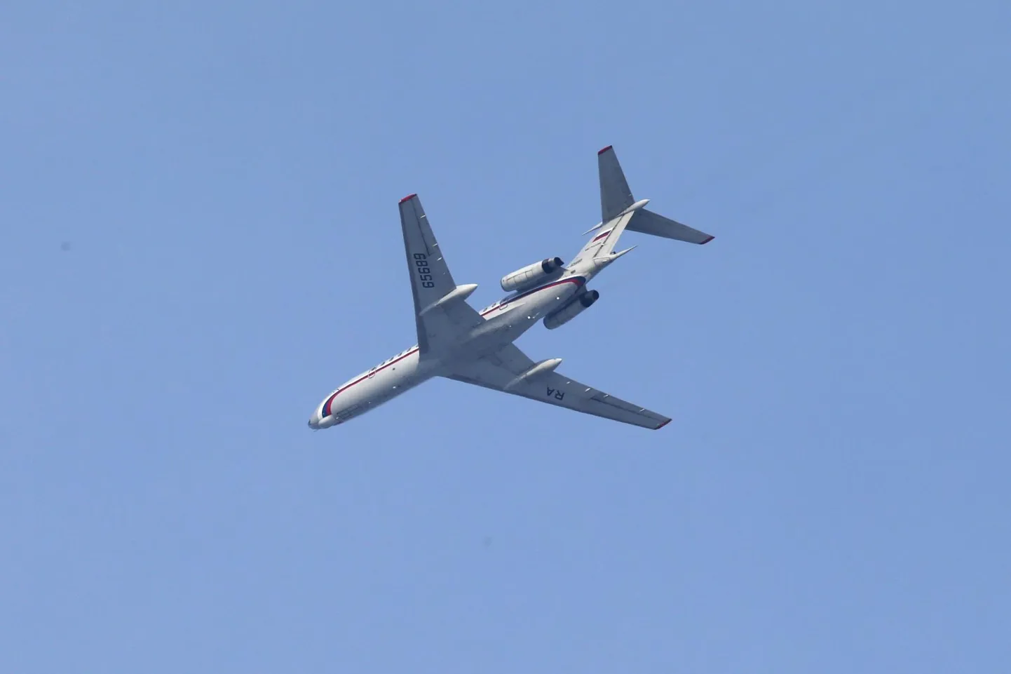 Российский самолет Ту-154.