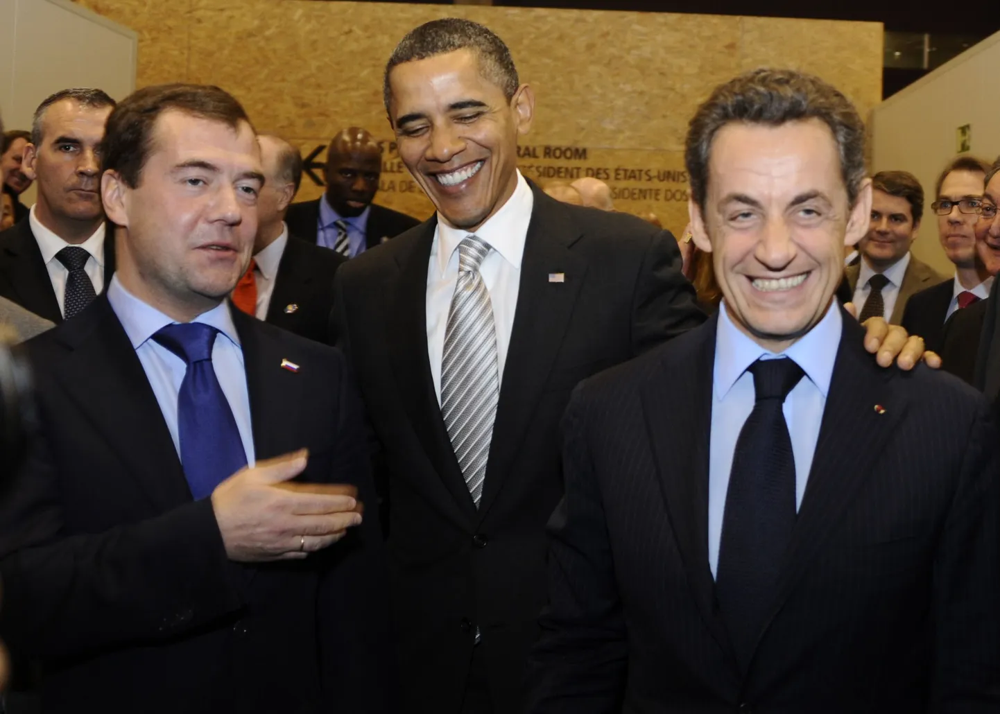 USA president Barack Obama oma Vene ametivenna Dmitri Medvedevi ja Prantsuse ametivenna Nicolas Sarkozyga.
