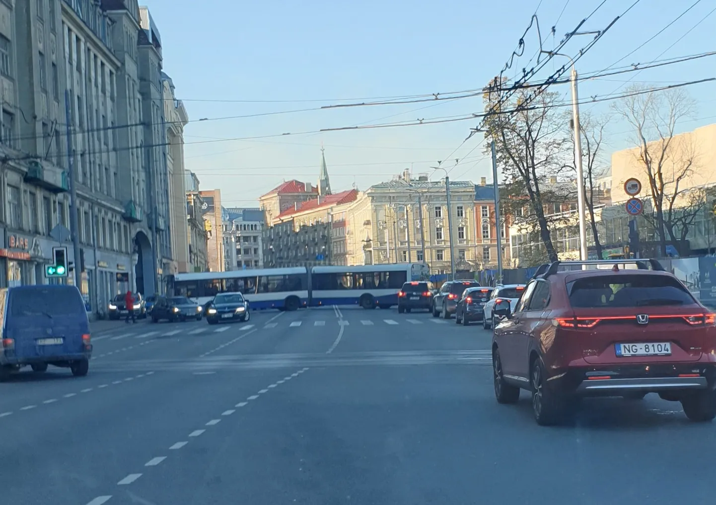 Автобус на улице Бривибас