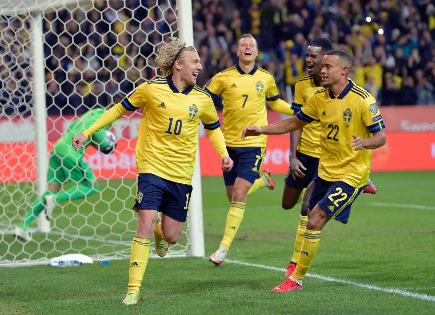 Emil Forsberg (10).