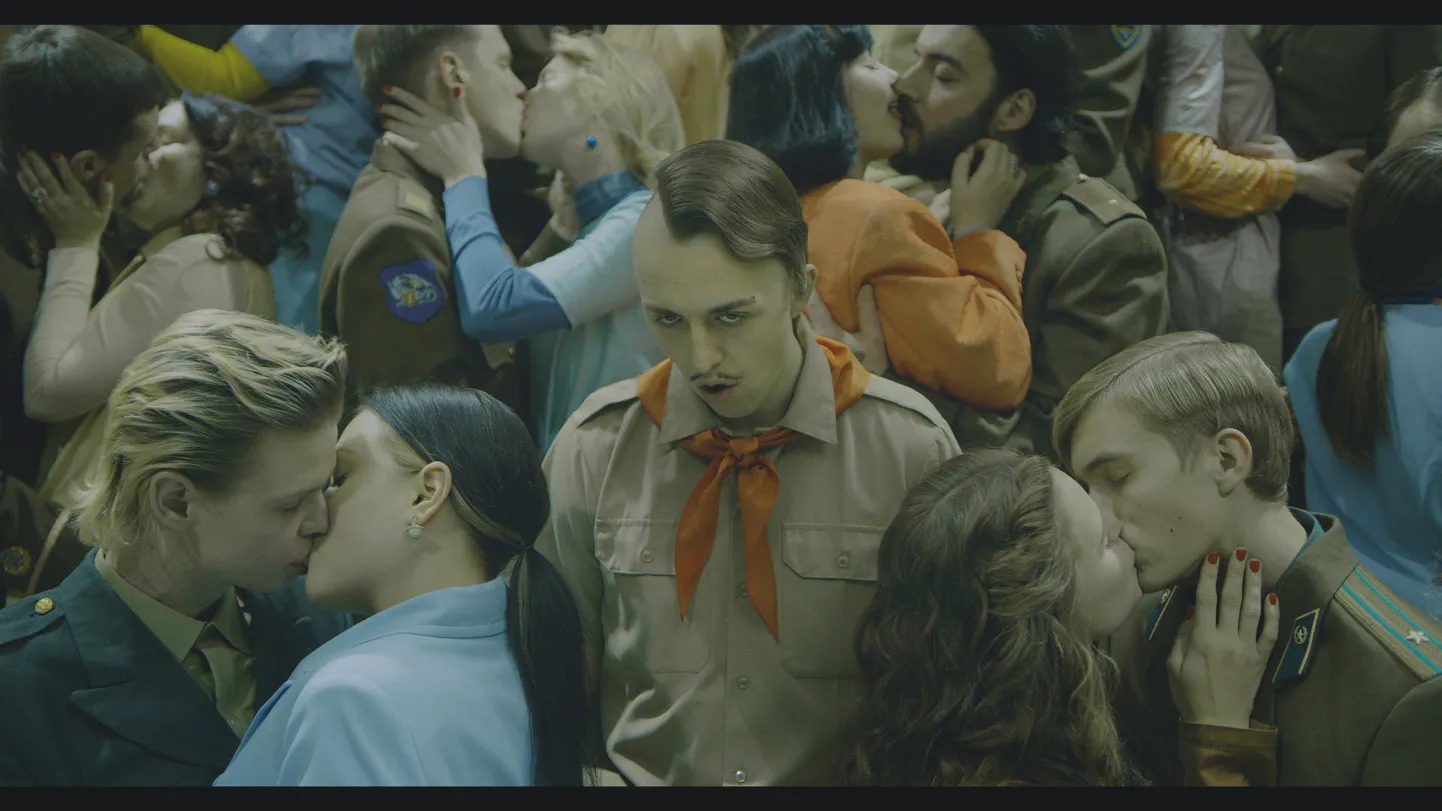 Räppar Tommy Cash tuli välja uue videoga «Surf»