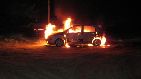 Rēzeknē par ļaunprātīgu automašīnas dedzināšanu policija aizturējusi vīrieti