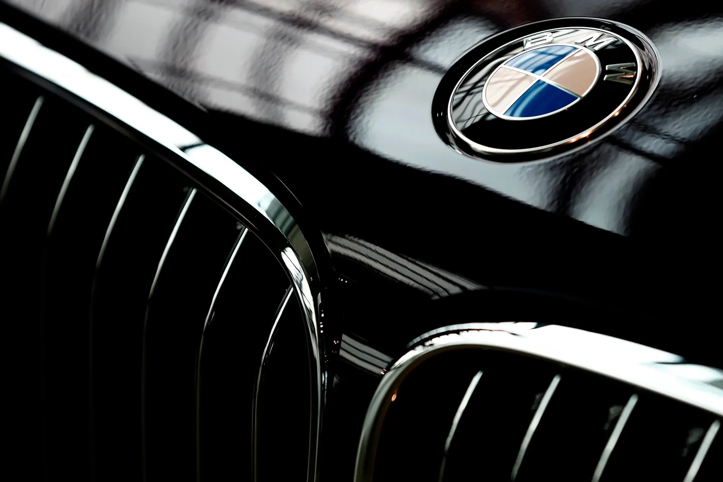 Логотип BMW.