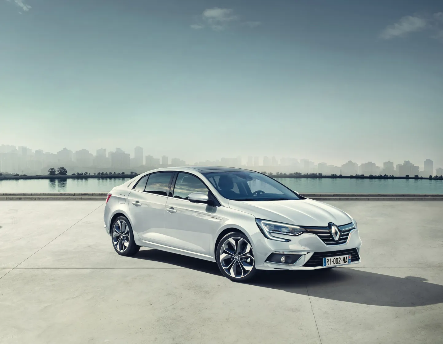 На Автосалоне 2016 в Париже состоится премьера нового Renault Megane IV поколения.
