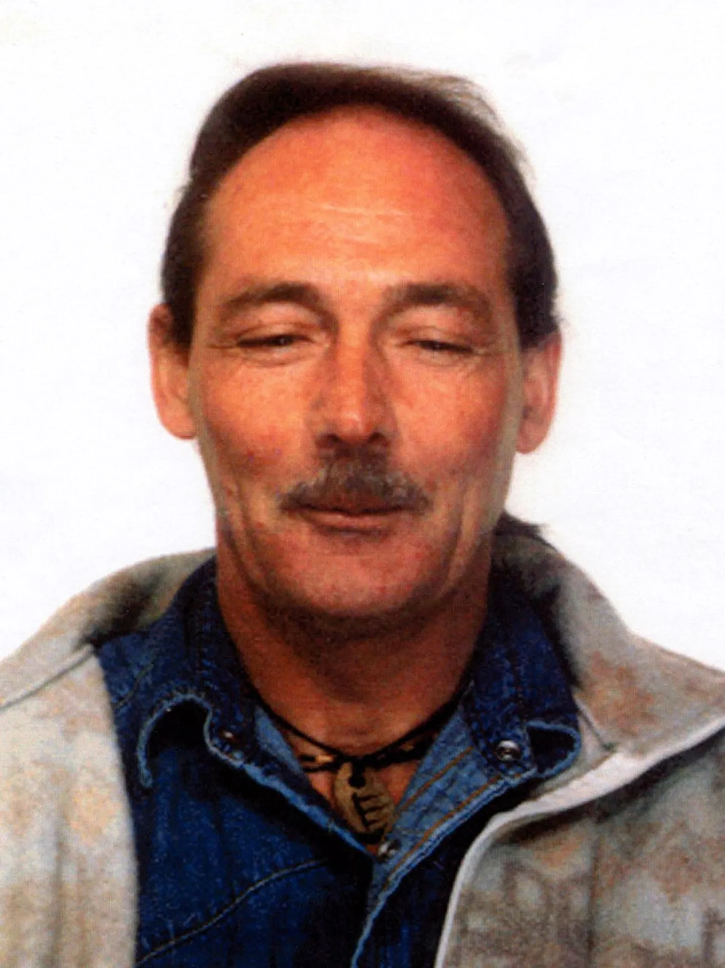 Raymond Hewlett.