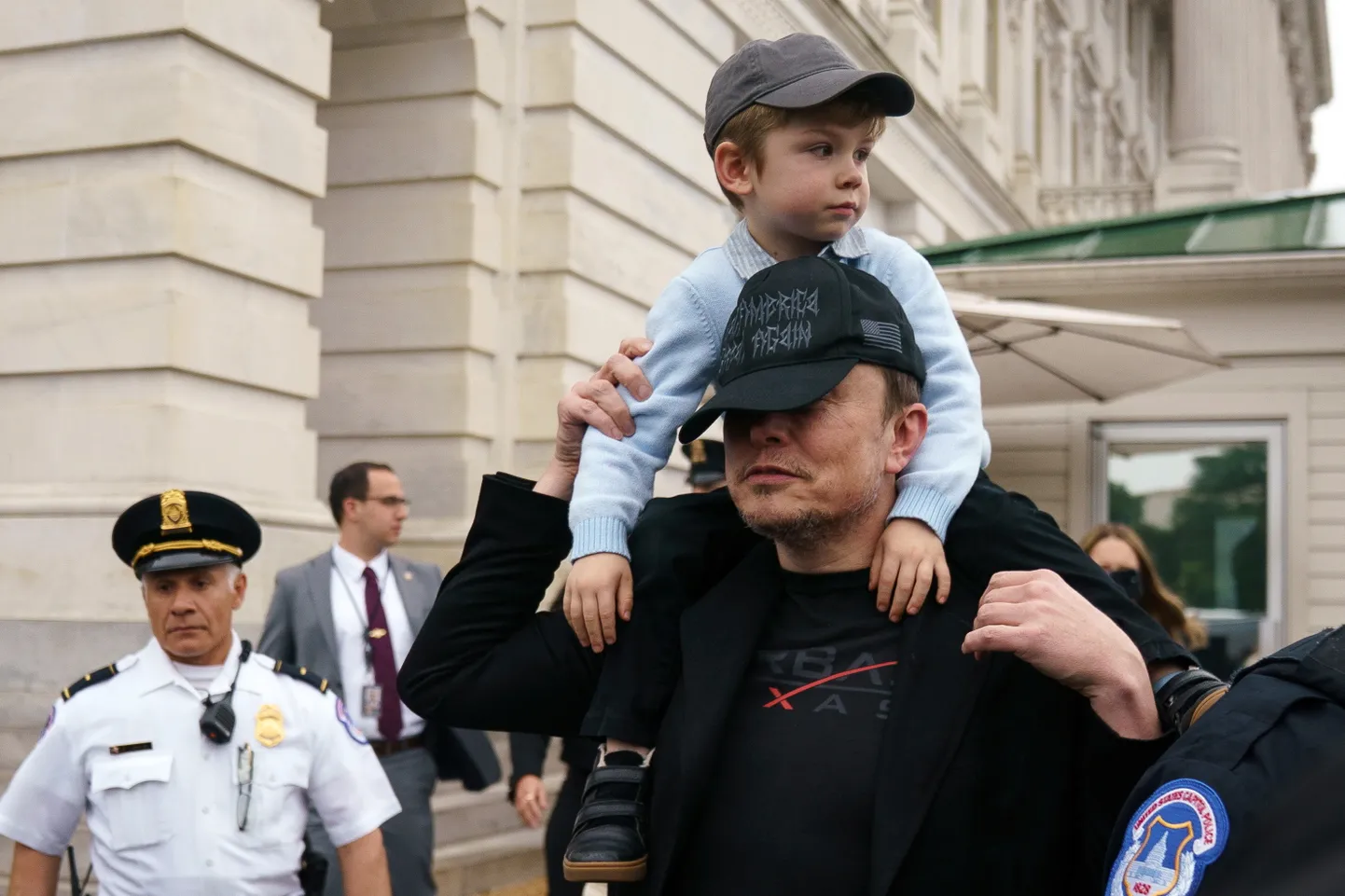 Elon Musk ja ta poeg X olid 21. mail 2025 Washingtonis.