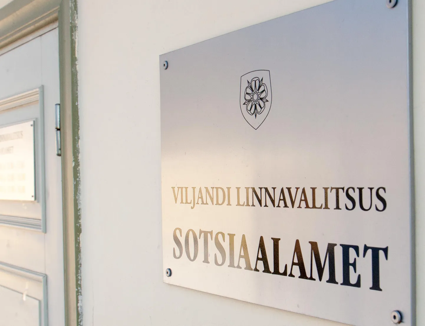 Viljandi linnavalitsuse sotsiaalamet  asub Laidoneri plats 5-a majas.