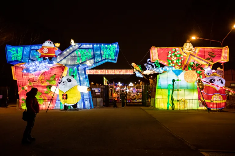 Valgusfestival Võlumaa lauluväljakul.