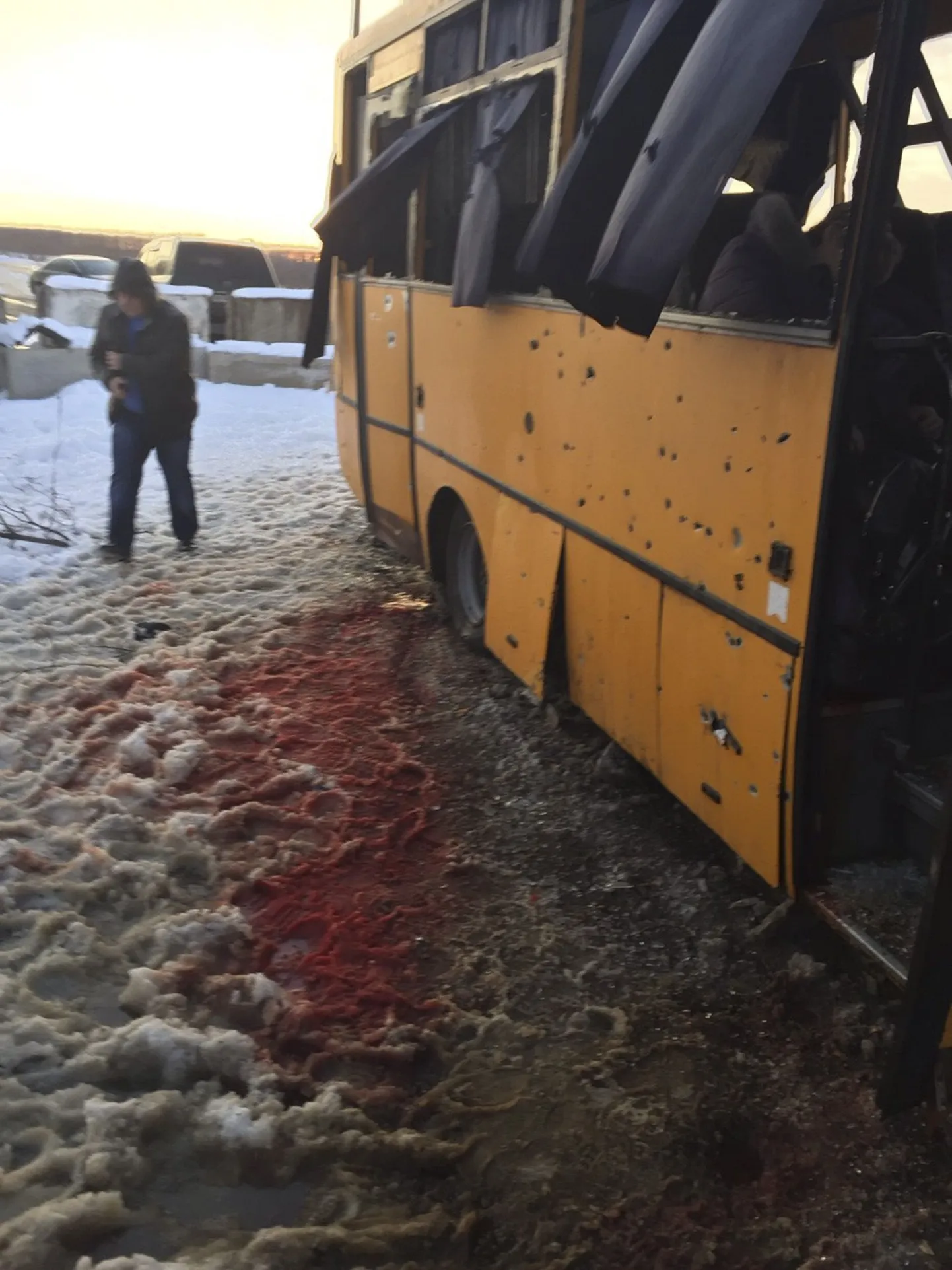 При попадании в автобус 13 января погибли 10 человек, 13 были ранены.