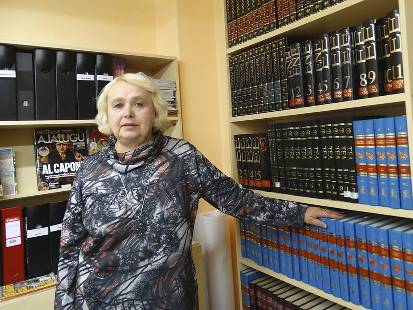 Endla Schasmin lükkab ümber väite, justkui raamatukogusid enam ei vajataks – kaugel sellest. Eelmisel aastal oli maakonnas ligi 10 000 lugejat, kes viisid raamatukogudest koju pea 300 000 raamatut, kinnitab ta.
