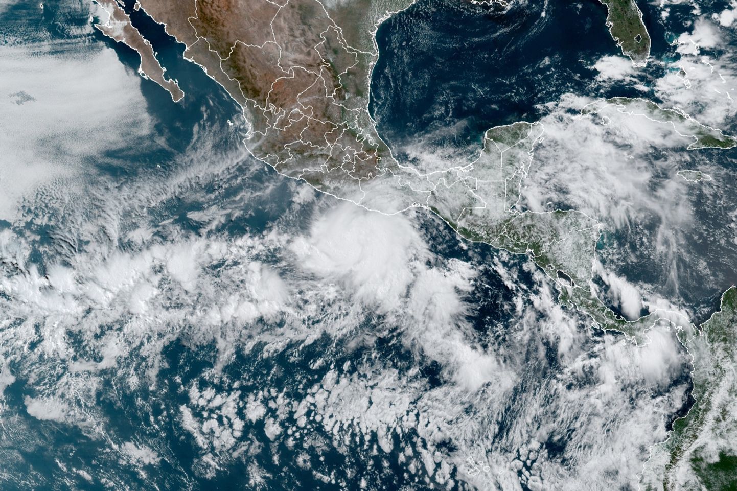 Satelliidipilt näitab orkaani liikumist