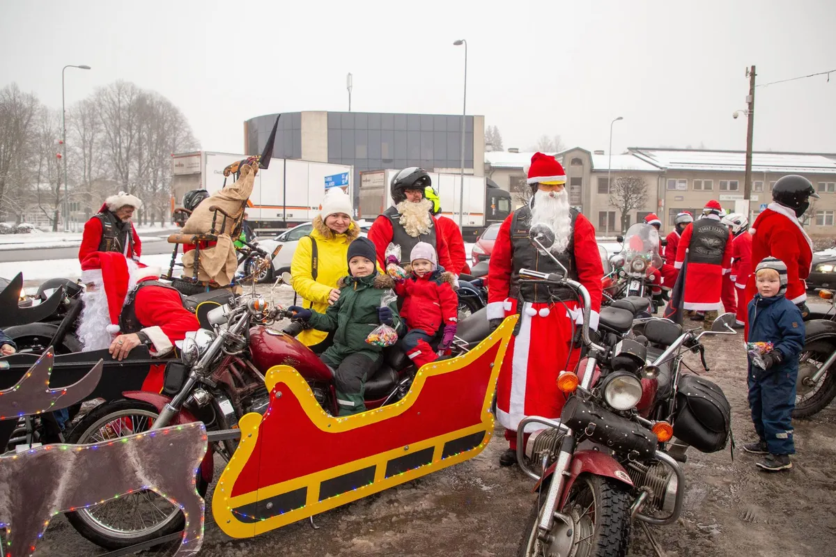 Motojõuluvanad ja kommikotid käivad ikka käsikäes.