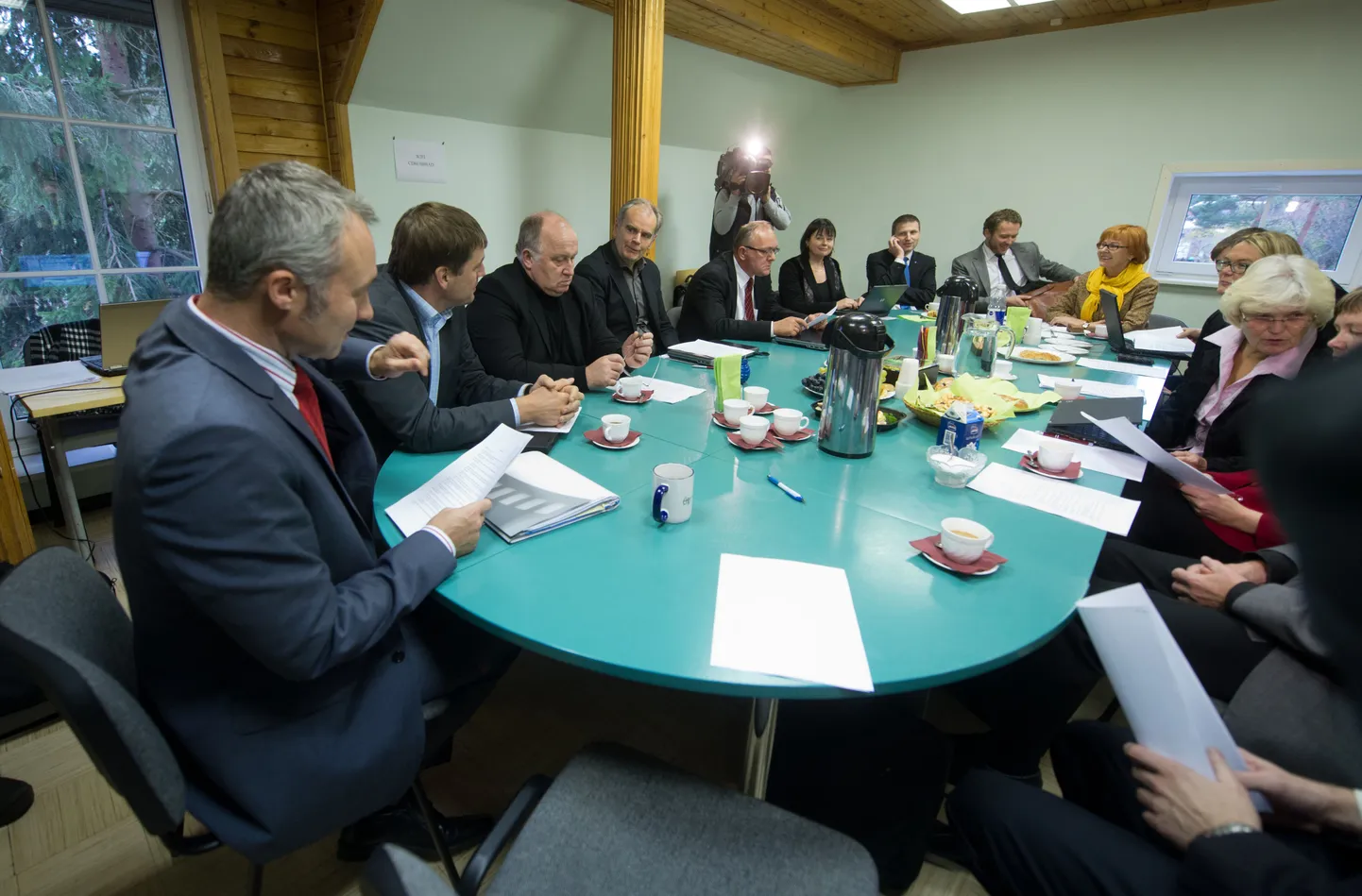 Tervishoiutöötajate streigi osapooled Haiglate liidu kontoris.