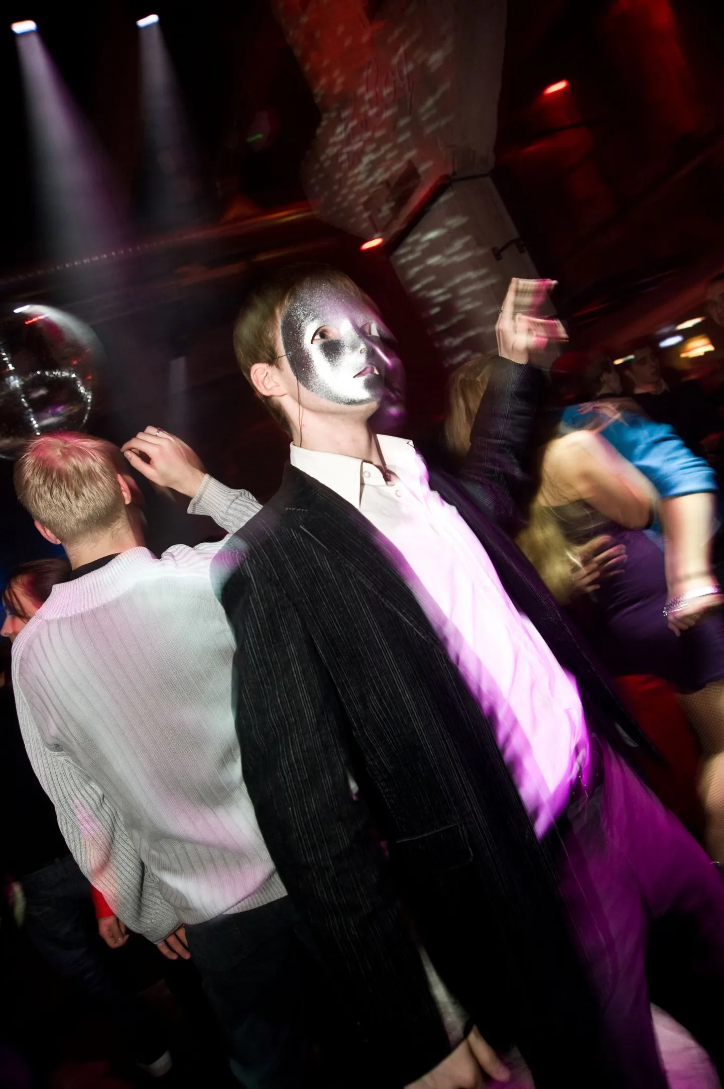 7 в ночром клубе Von Überblingen началась серия вечеринок «Fetish Freaks».