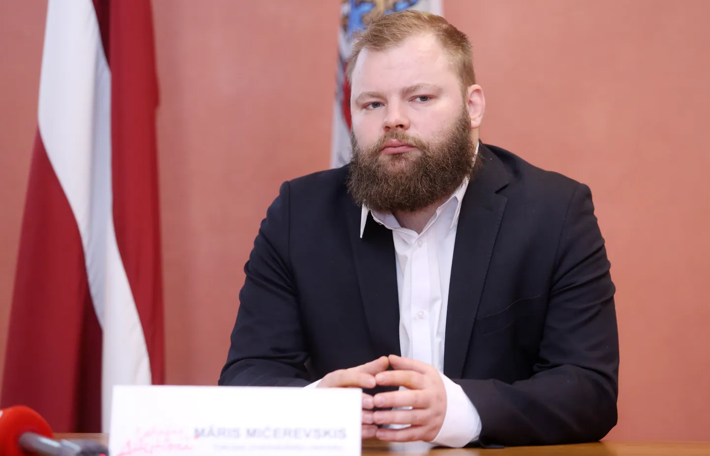 Partijas "Latvijas attīstībai" Rīgas domes deputāts - frakcijas vadītāja vietnieks Māris Mičerevskis piedalās preses brīfingā par sagatavoto Rīgas pilsētas pašvaldības 2019. gada budžeta projektu.