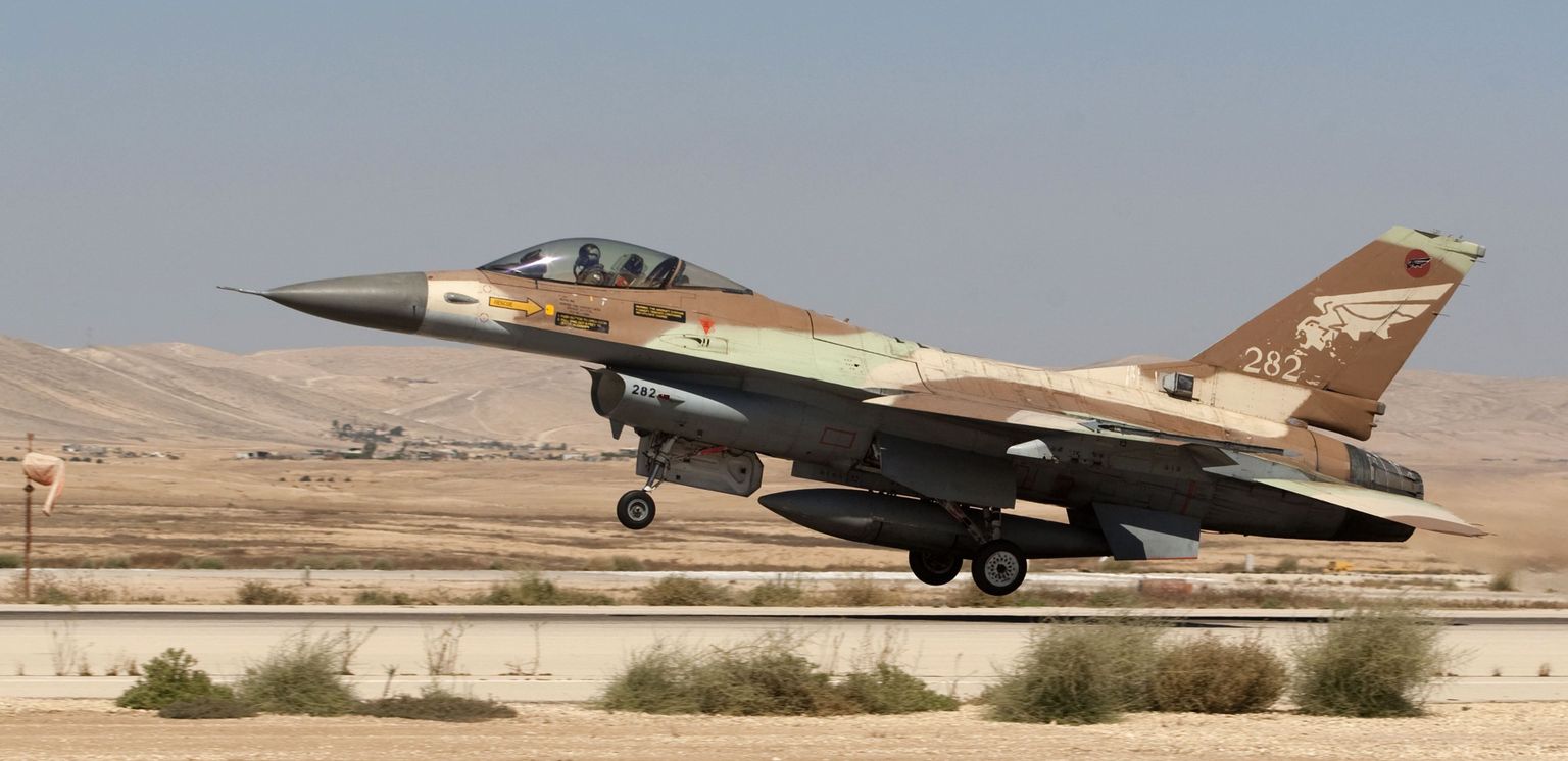 Iisraeli F-16 hävitaja.