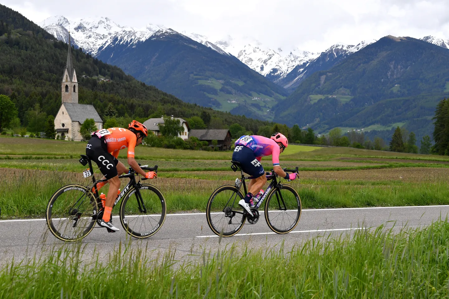Tanel Kangert (paremal) Itaalia velotuuril.