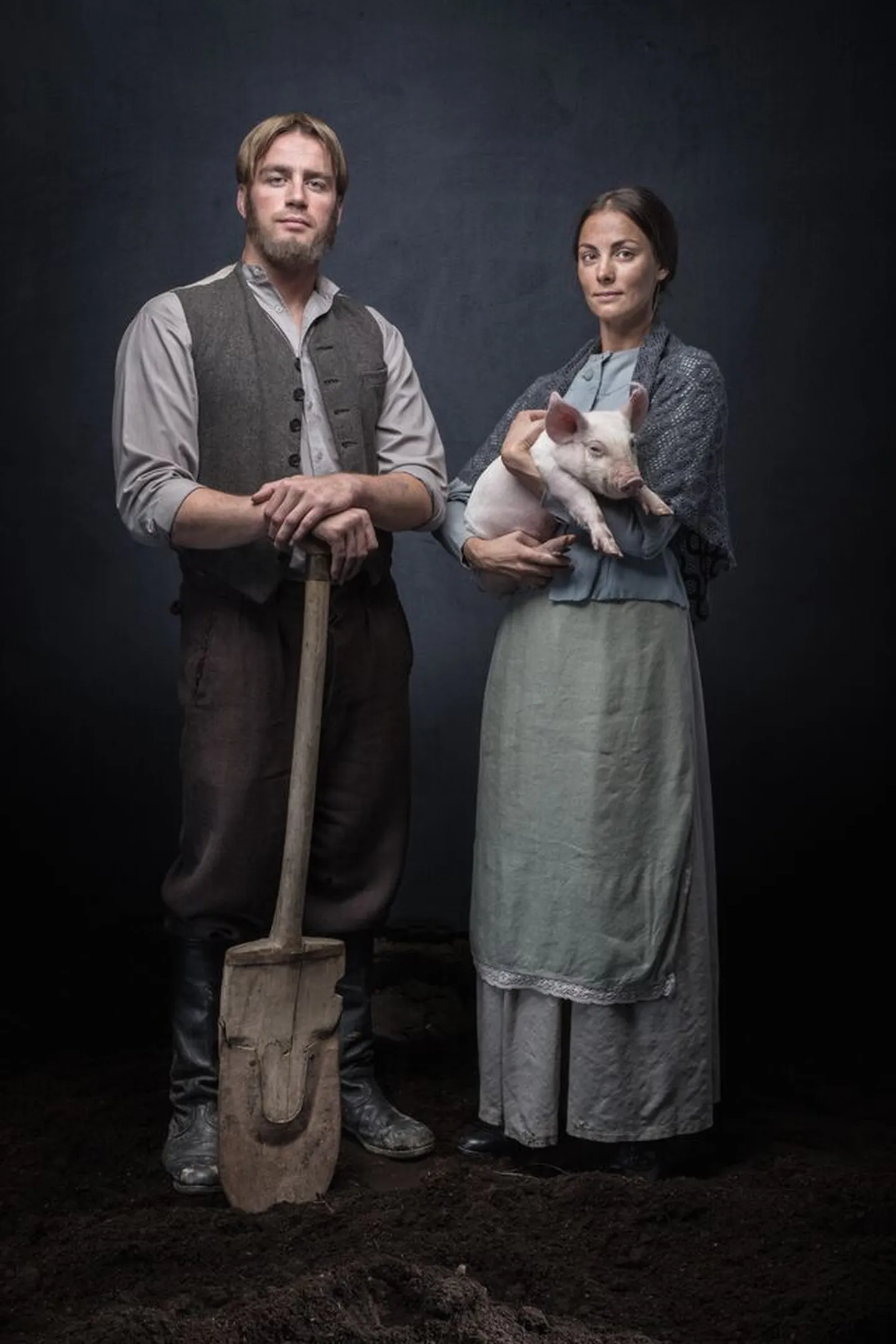 Andres (Priit Loog) ja Krõõt (Maiken Schmidt). Filmi «Tõde ja õigus» karakterite foto.