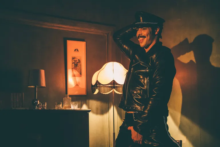Touko Laaksoneni fantaasiamuusa Kake (Niklas Hogner). "Tom of Finland"
