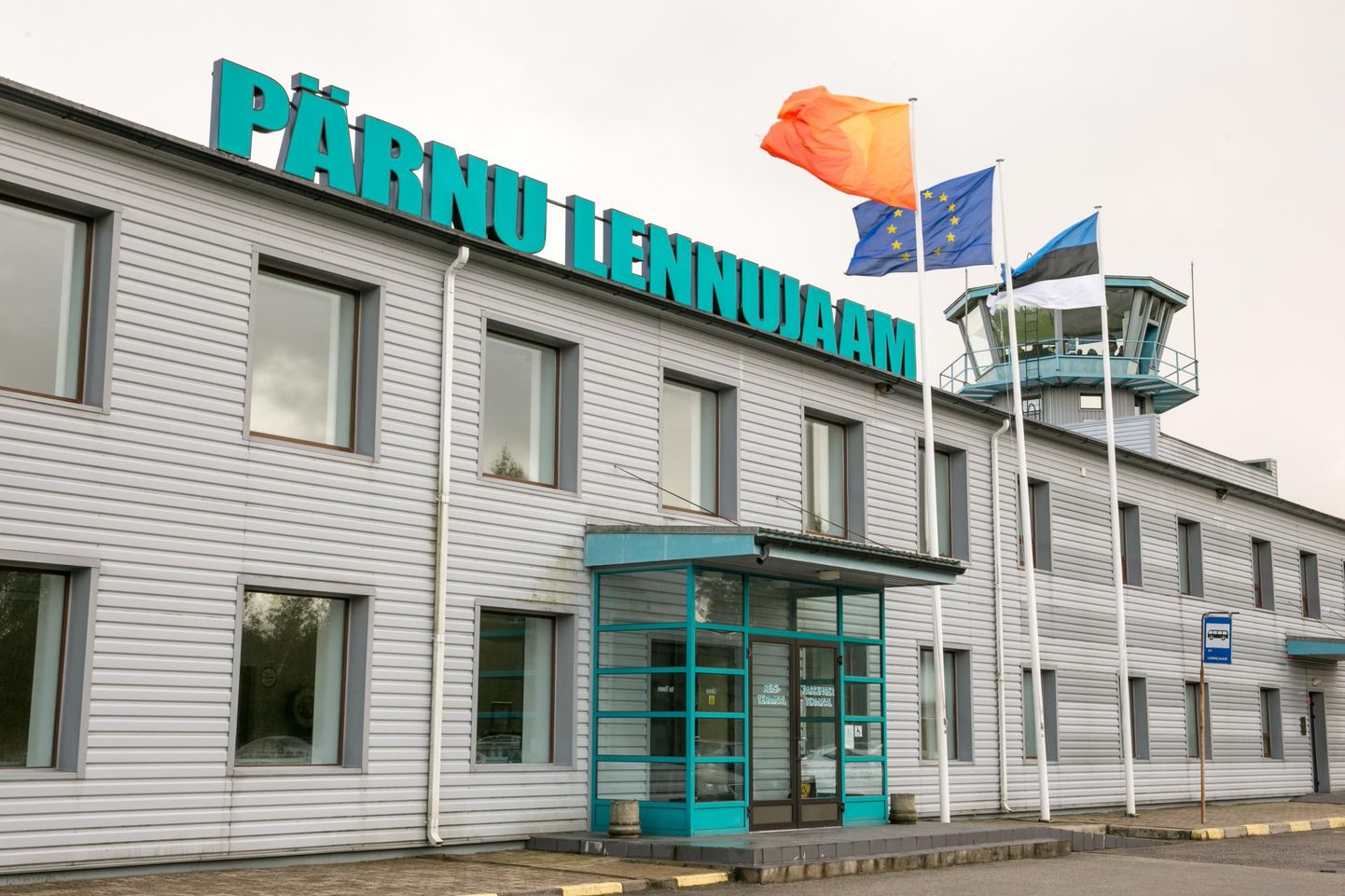Pärnu lennujaama juhtimine viiakse üle pealinna.