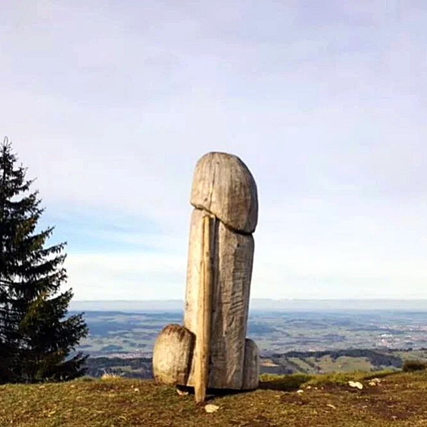 Falla statuja Gruntenas kalnā Bavārijā, Vācijā.
